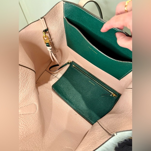 Tory Burch Perry Pebbled Leather in Green/Pink Reversible Laptop Bag Tote EUC - Picture 16 of 16